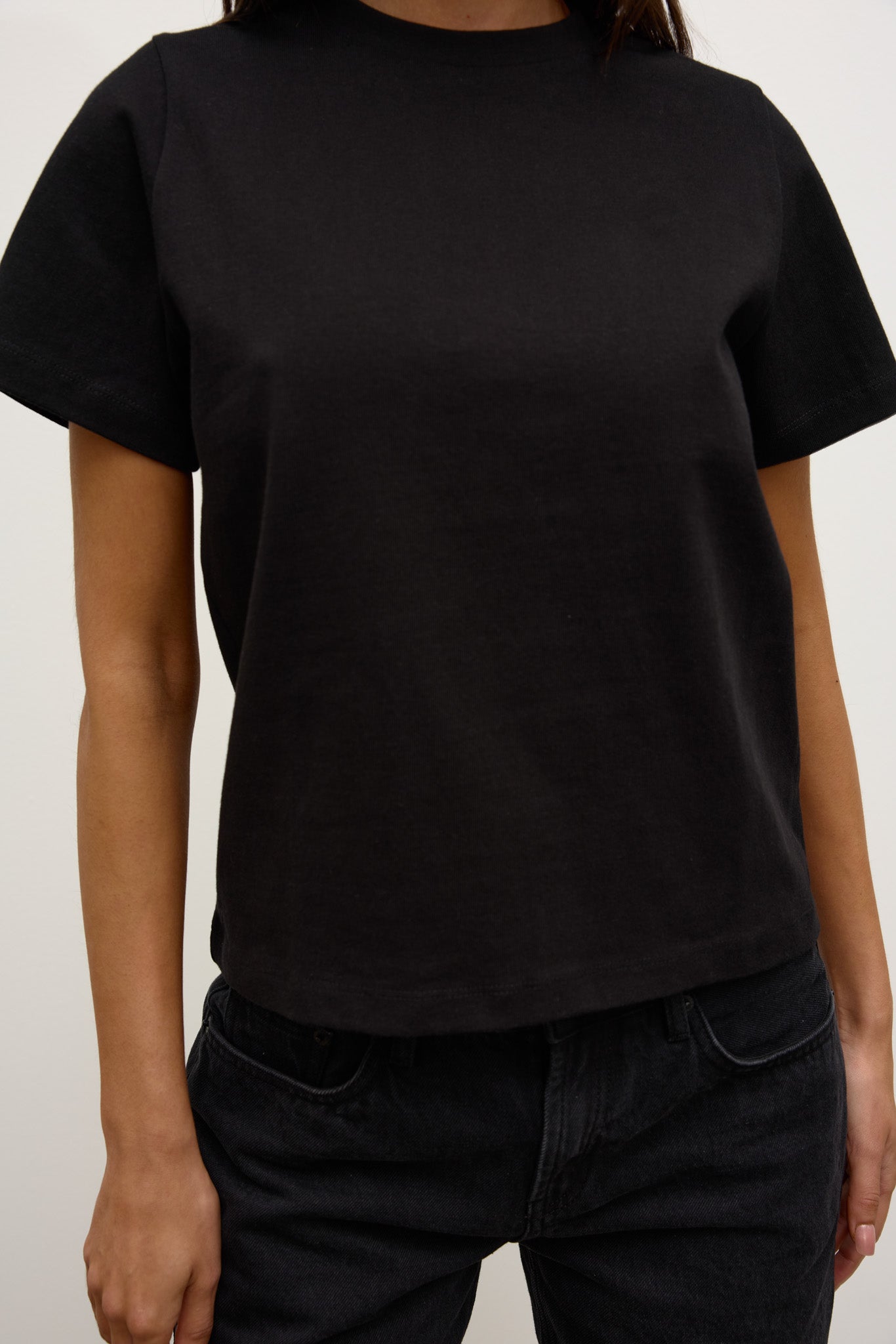 Tess T-Shirt in Black – Top