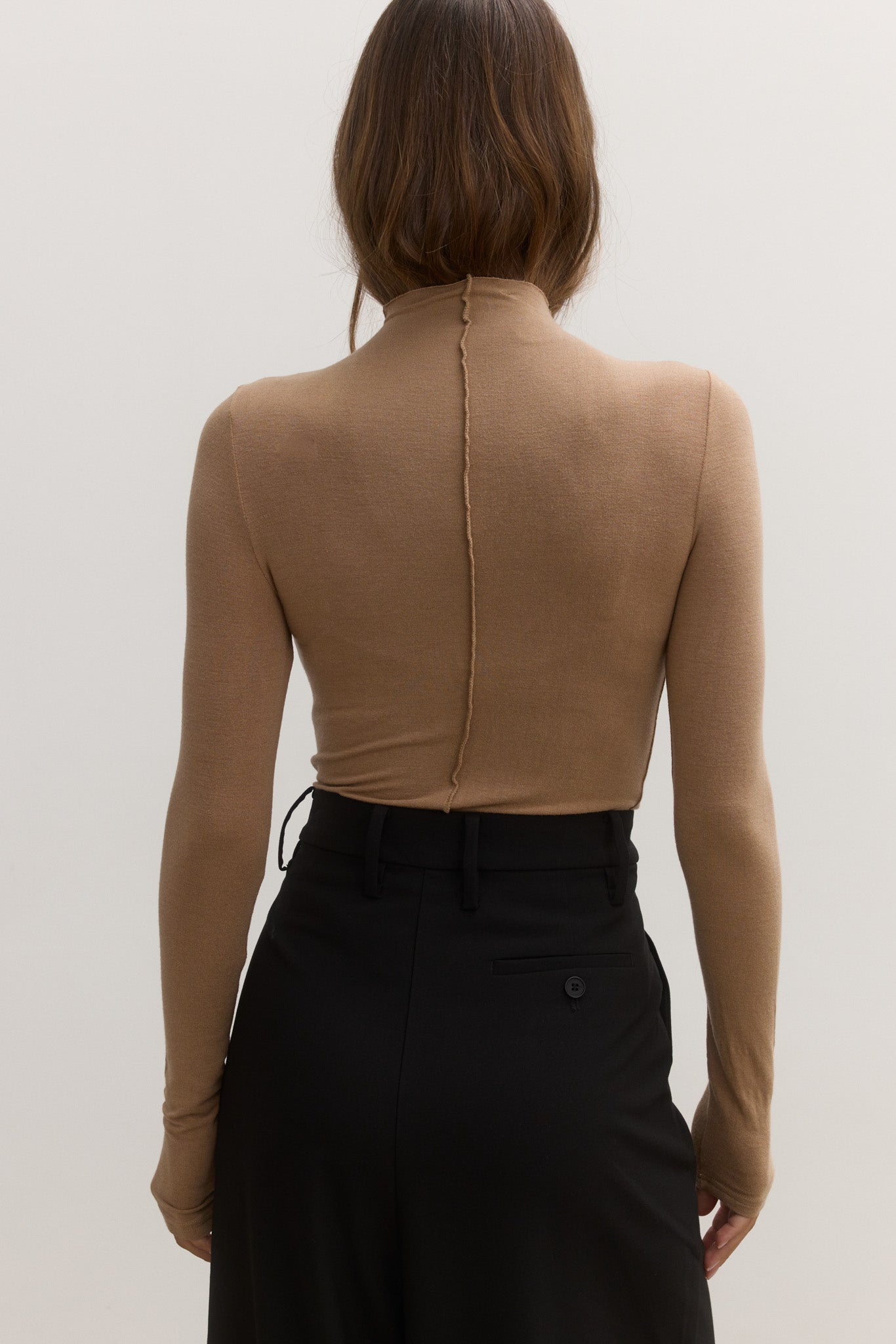 Anisa Turtle Neck in Walnut – Top